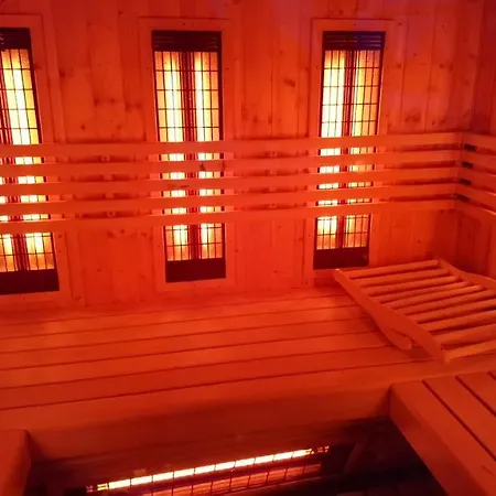 Radowid 15 W Centrum Z Basenem アパート